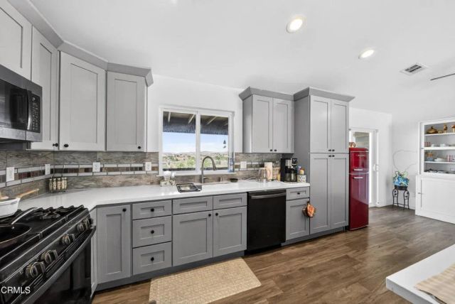 22422 Roundup Way, Apple Valley, CA 92308