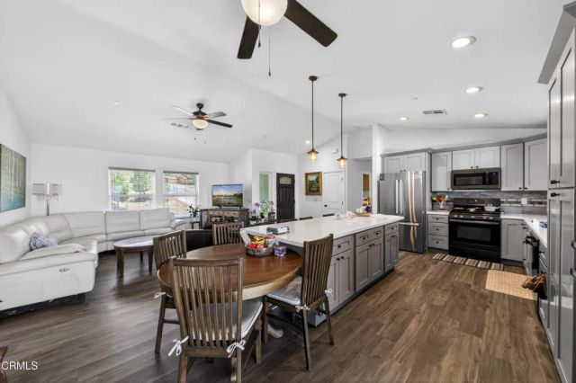 22422 Roundup Way, Apple Valley, CA 92308