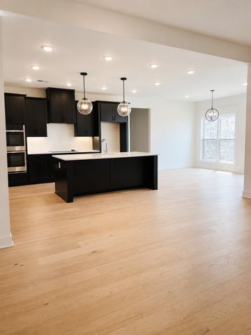 120 Denton Ct, Clarksville, TN 37043
