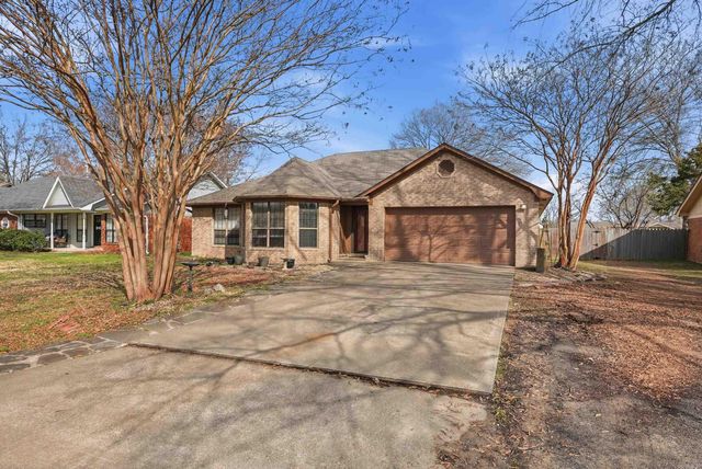 360 Navaho Trail, Conway, AR 72032