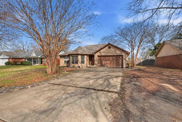 360 Navaho Trail, Conway, AR 72032