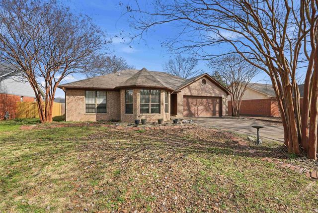 360 Navaho Trail, Conway, AR 72032