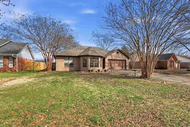 360 Navaho Trail, Conway, AR 72032