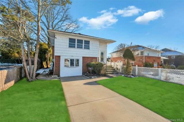 960 Linden Avenue, Westbury, NY 11590