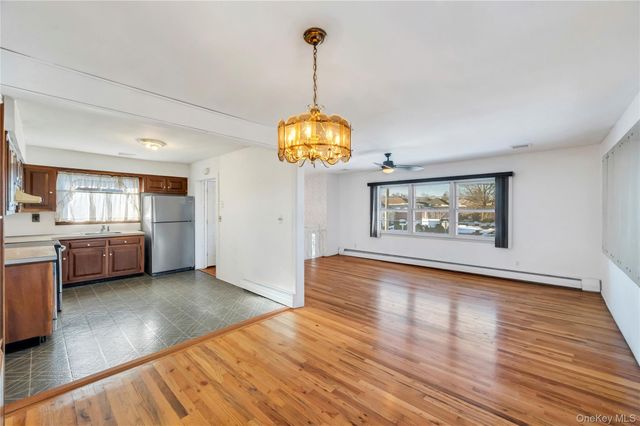 960 Linden Avenue, Westbury, NY 11590