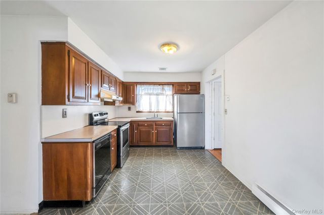 960 Linden Avenue, Westbury, NY 11590