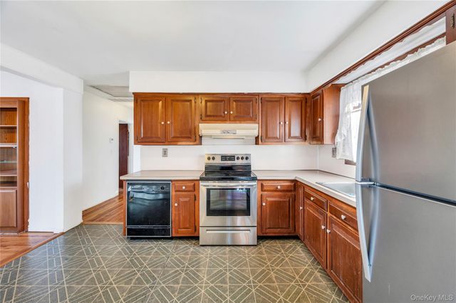 960 Linden Avenue, Westbury, NY 11590