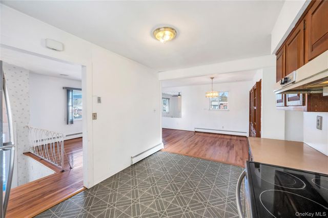 960 Linden Avenue, Westbury, NY 11590