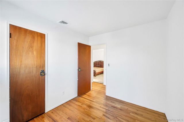 960 Linden Avenue, Westbury, NY 11590