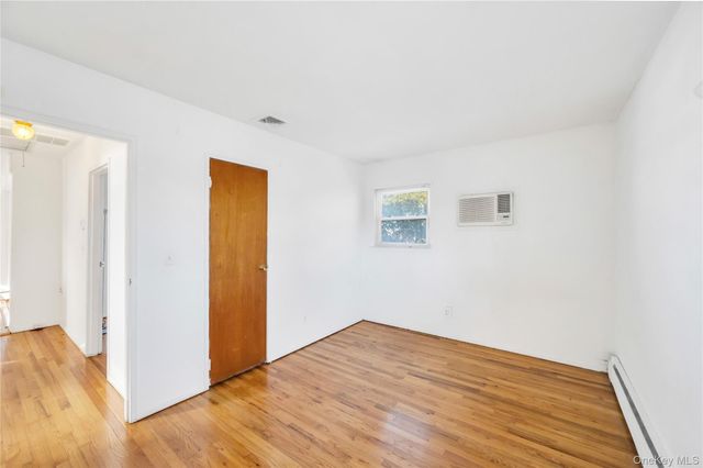 960 Linden Avenue, Westbury, NY 11590