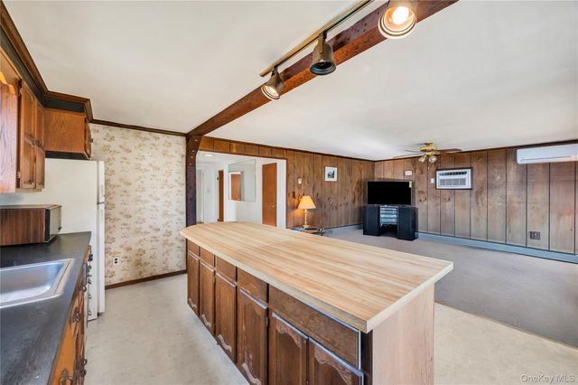 960 Linden Avenue, Westbury, NY 11590