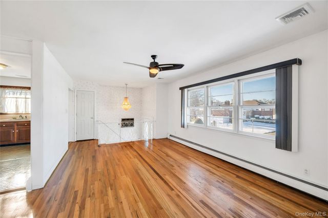 960 Linden Avenue, Westbury, NY 11590