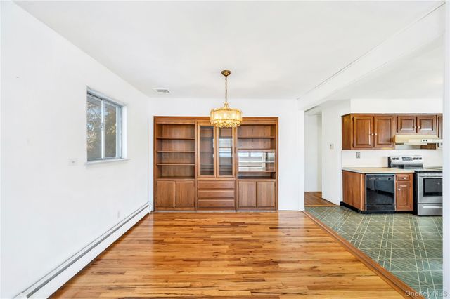 960 Linden Avenue, Westbury, NY 11590