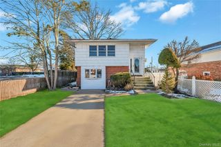 960 Linden Avenue, Westbury, NY 11590