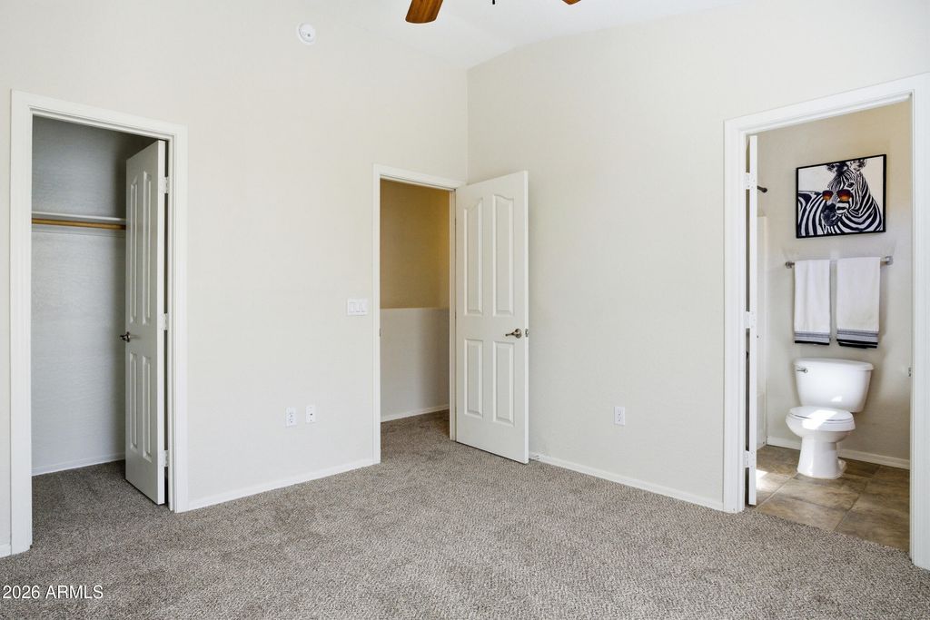 Image 16 of property listing at 2250 E DEER VALLEY Road 10, Phoenix, AZ 85024