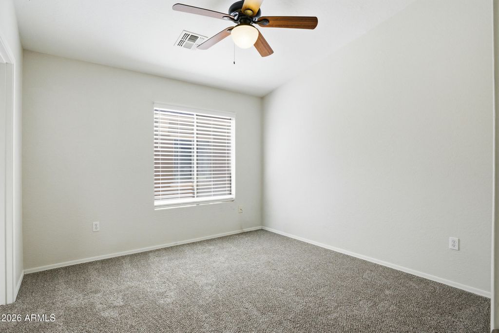 Image 17 of property listing at 2250 E DEER VALLEY Road 10, Phoenix, AZ 85024