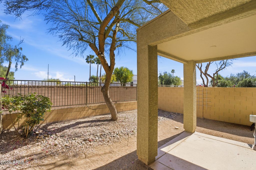 Image 24 of property listing at 2250 E DEER VALLEY Road 10, Phoenix, AZ 85024