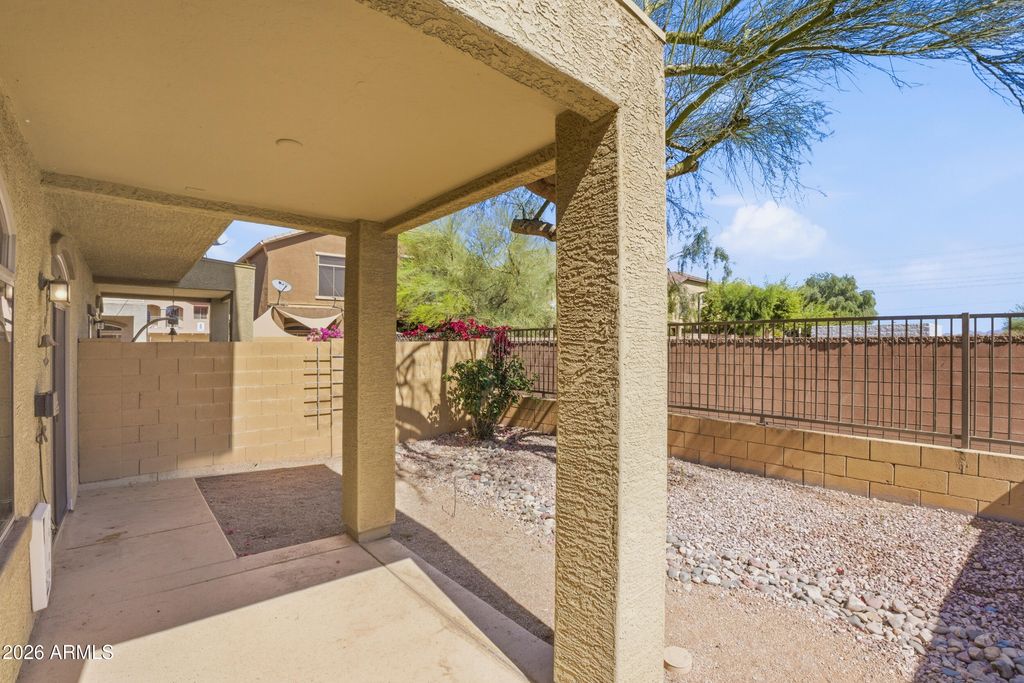 Image 25 of property listing at 2250 E DEER VALLEY Road 10, Phoenix, AZ 85024