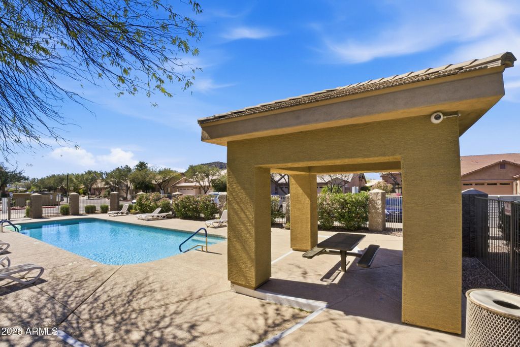 Image 26 of property listing at 2250 E DEER VALLEY Road 10, Phoenix, AZ 85024