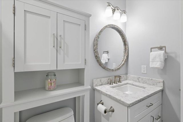 5 Pebble Beach Drive, Bedford, NH 03110