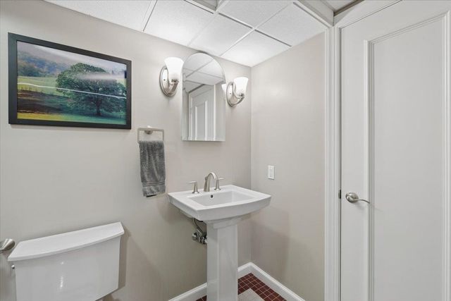 5 Pebble Beach Drive, Bedford, NH 03110