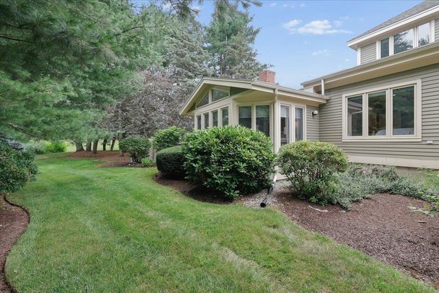 5 Pebble Beach Drive, Bedford, NH 03110