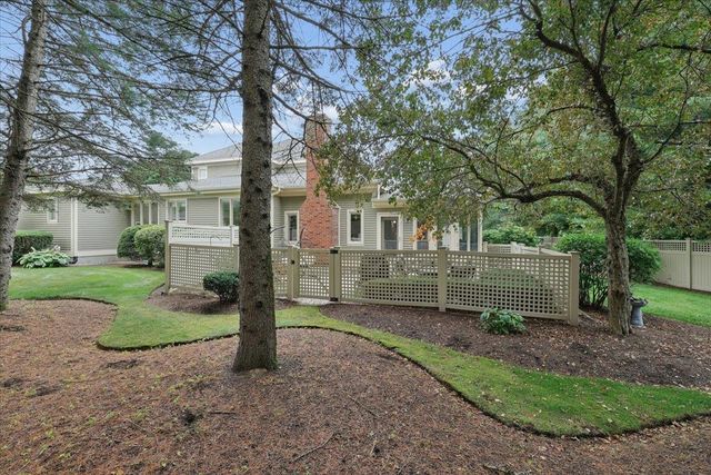 5 Pebble Beach Drive, Bedford, NH 03110