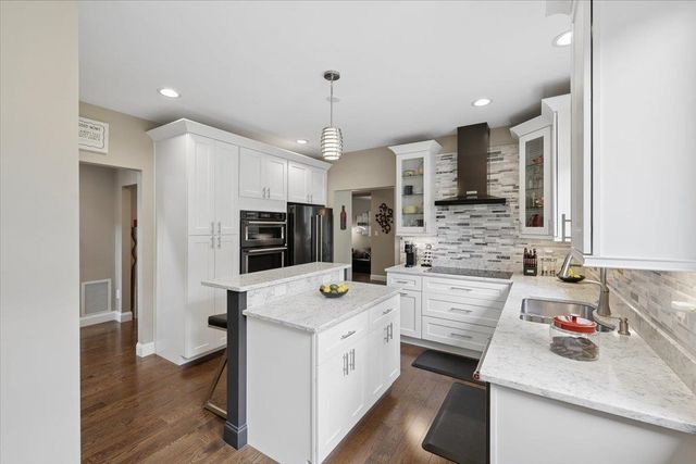 5 Pebble Beach Drive, Bedford, NH 03110