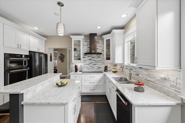 5 Pebble Beach Drive, Bedford, NH 03110