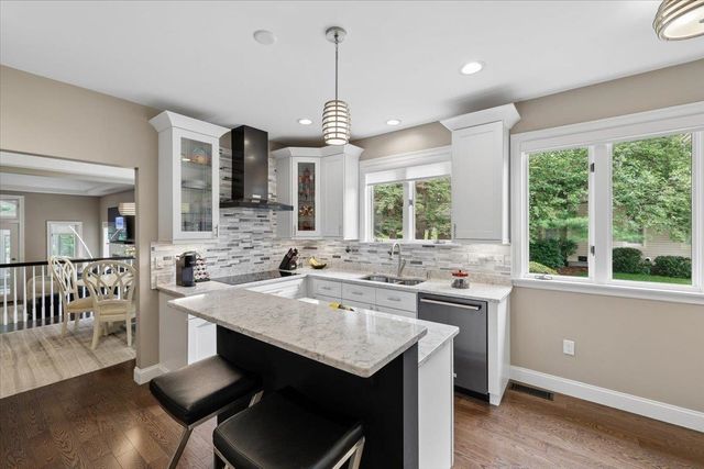 5 Pebble Beach Drive, Bedford, NH 03110