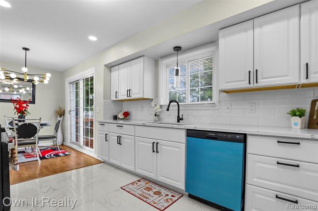18266 Macarthur, Redford, MI 48240