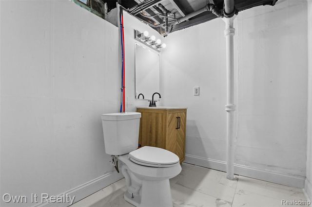 18266 Macarthur, Redford, MI 48240