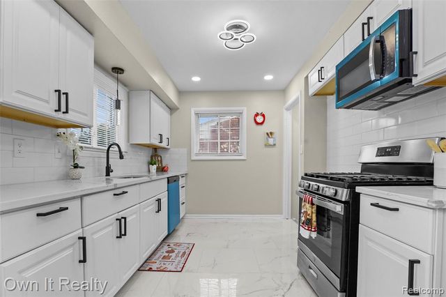 18266 Macarthur, Redford, MI 48240