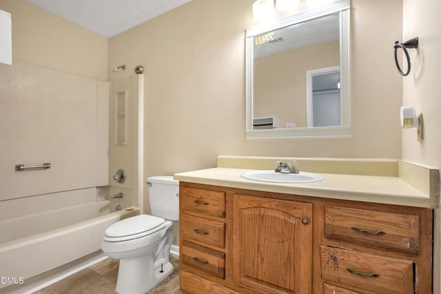 6920 Skyhawk Drive, Fayetteville, NC 28314