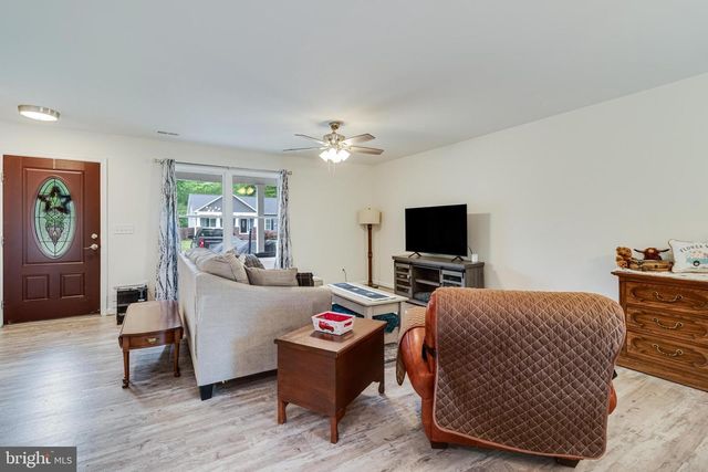 32 PLACID RD, Colonial Beach, VA 22443