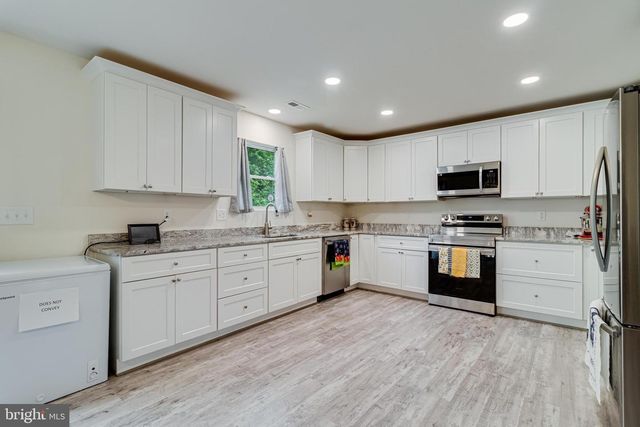 32 PLACID RD, Colonial Beach, VA 22443