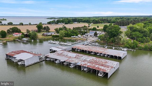32 PLACID RD, Colonial Beach, VA 22443