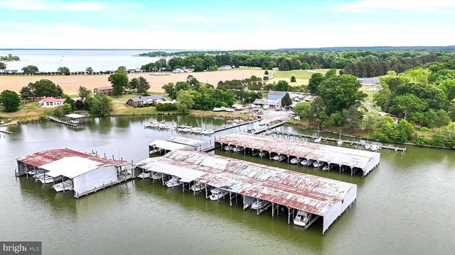 32 PLACID RD, Colonial Beach, VA 22443