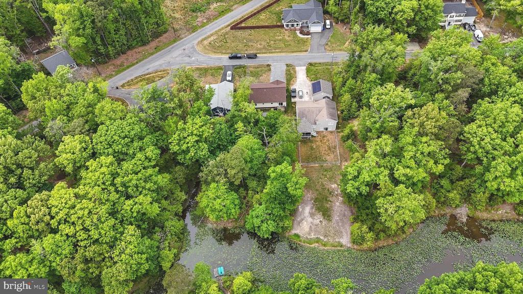 32 PLACID RD, Colonial Beach, VA 22443