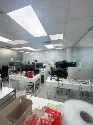 136-40 39th Avenue 202A, Flushing, NY 11354