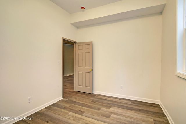 955 S 7th St, Louisville, KY 40203