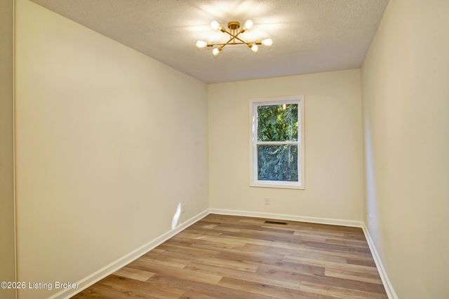 955 S 7th St, Louisville, KY 40203