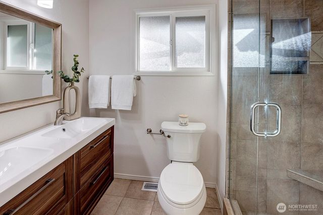 11725 NE 102nd Place, Kirkland, WA 98033