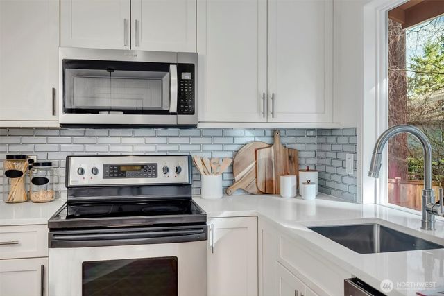 11725 NE 102nd Place, Kirkland, WA 98033