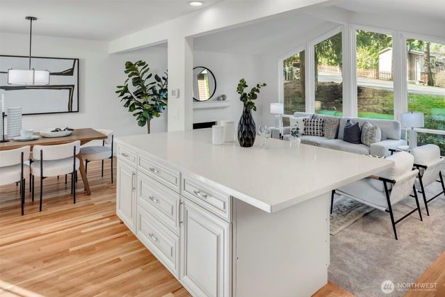 11725 NE 102nd Place, Kirkland, WA 98033