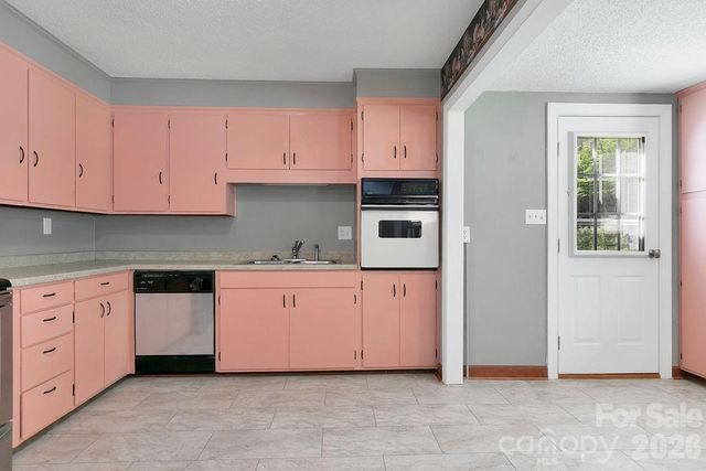 1482 Island Ford Road, Brevard, NC 28712