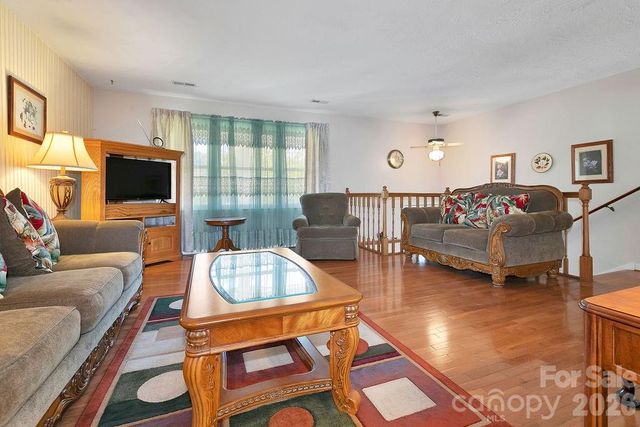 1482 Island Ford Road, Brevard, NC 28712