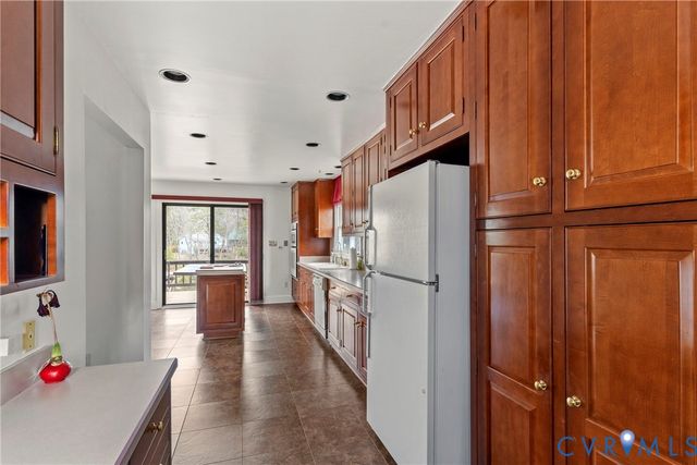 353 Farmers Dell Ln, Deltaville, VA 23043