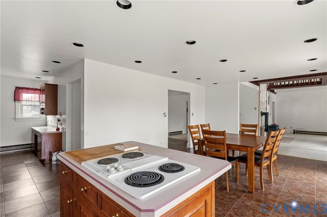 353 Farmers Dell Ln, Deltaville, VA 23043