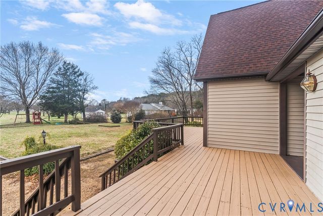 353 Farmers Dell Ln, Deltaville, VA 23043